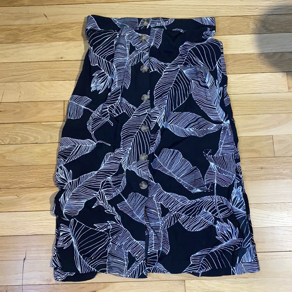 High rise express skirt with a stretch waist band